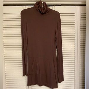 NWT Neva turtleneck tunic with pockets , long sleeve, medium, brown. New.